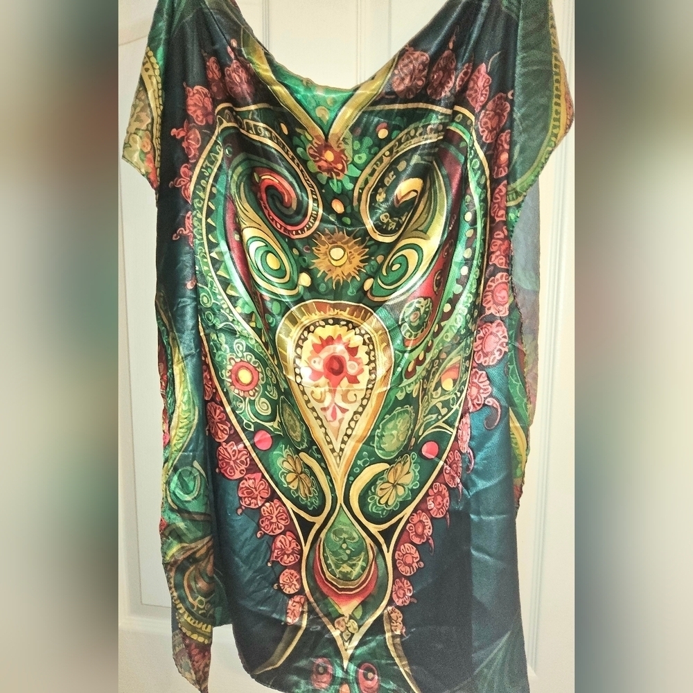 Elegant Multicolor Paisley Scarf